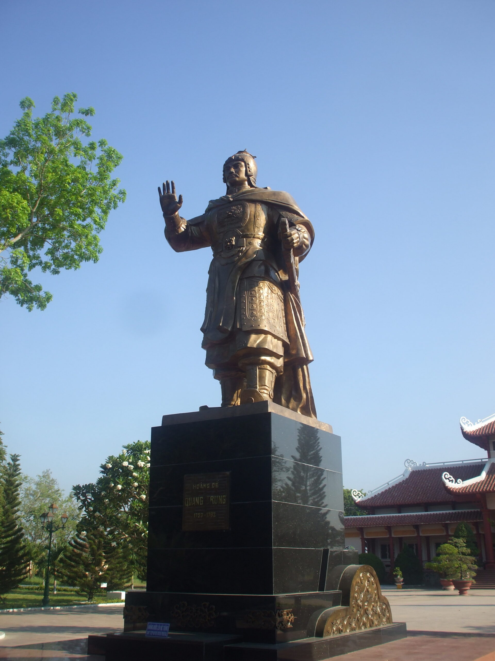 Quang Trung Nguyễn Huệ là ai