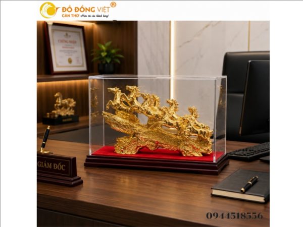 Tượng Bát Mã mạ vàng